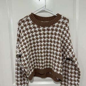 Hollister Brown and White Houndstooth Sweater
